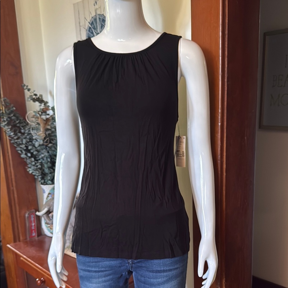 NWT Liverpool Los Angeles size XS back Key hole Elegant Black Sleeveless Top